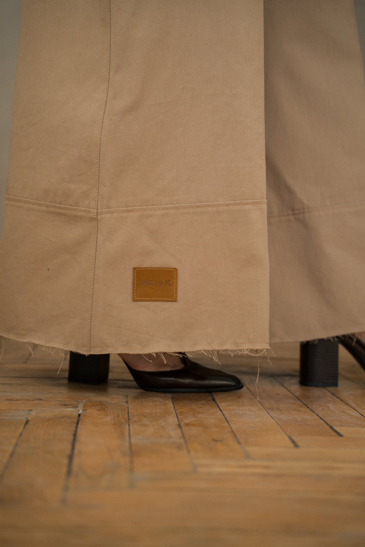 Wide-leg jeans with cuffs