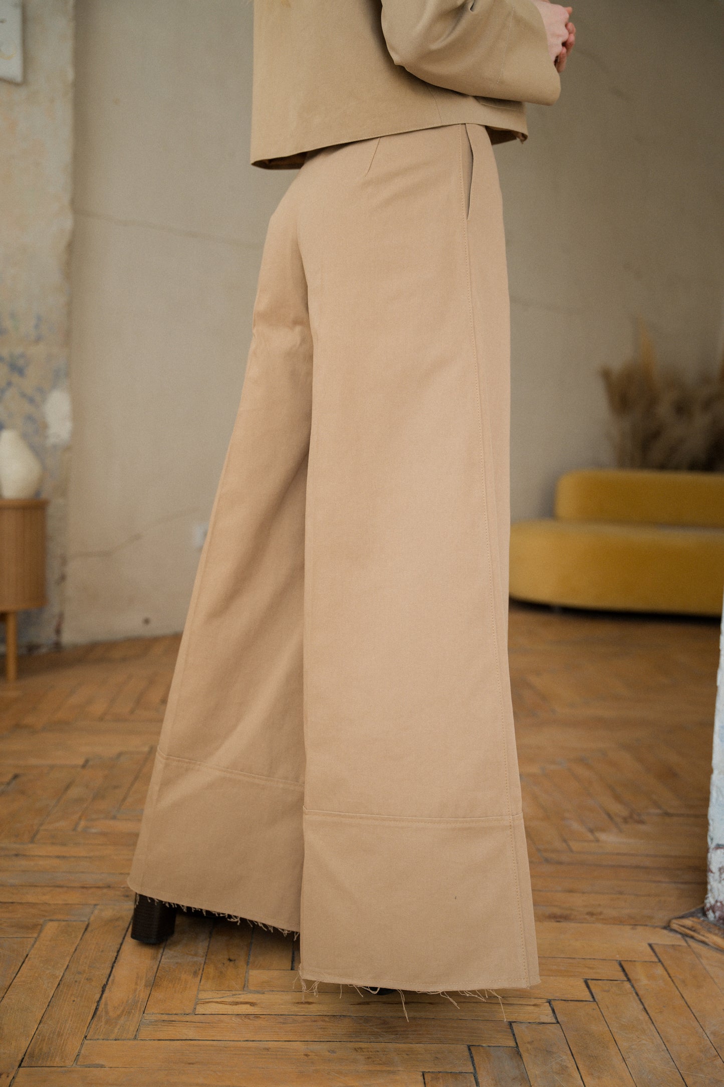 Wide-leg jeans with cuffs