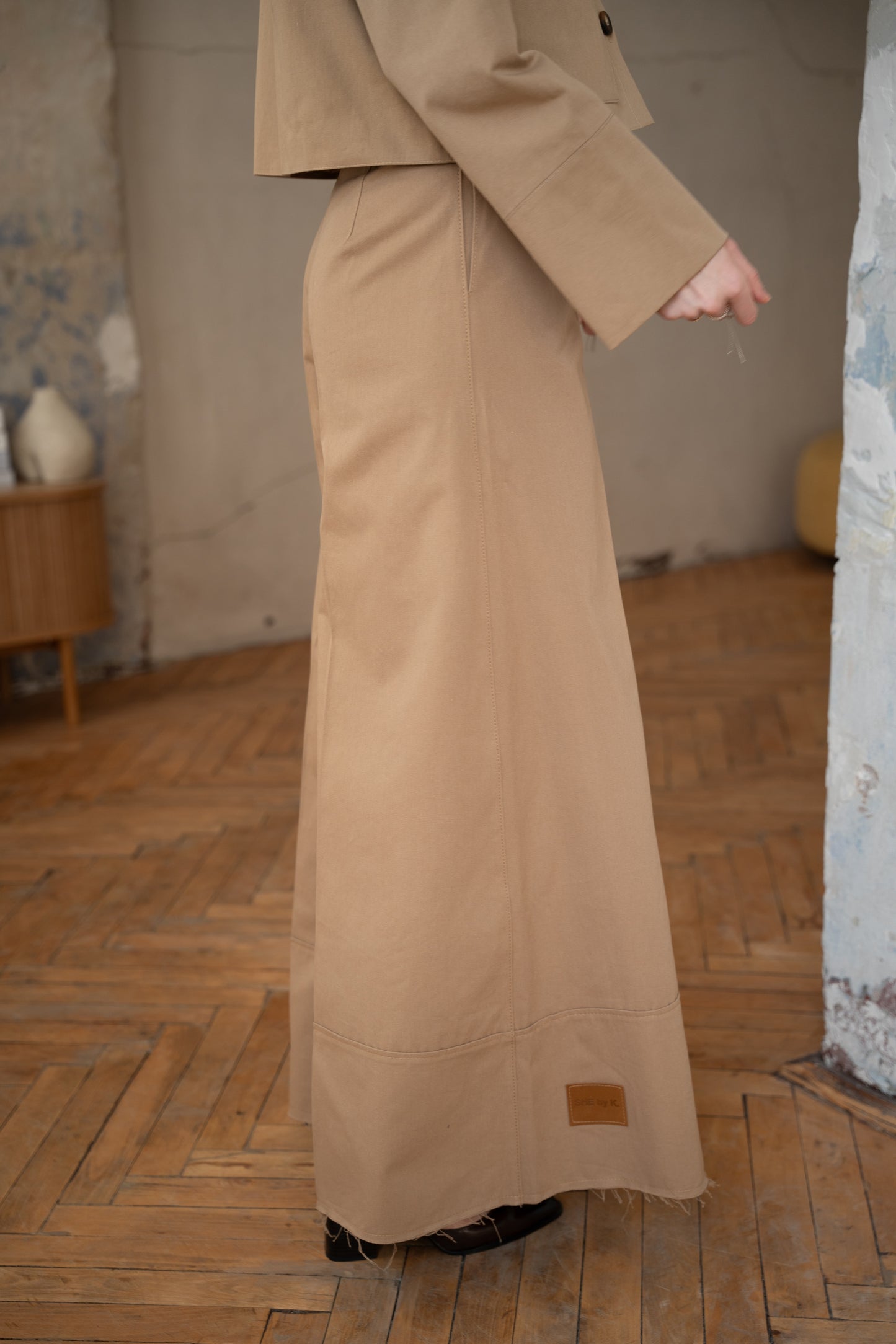 Wide-leg jeans with cuffs